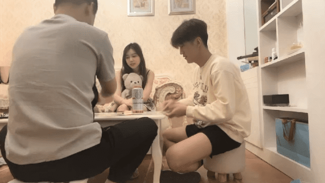 Nhậu đêm cùng người yêu bạn thân - heovl.fr