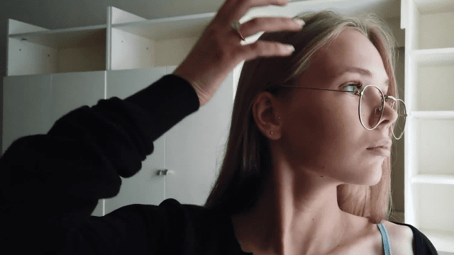 Cô nữ sinh kính cận quyến rũ - heovl.fr