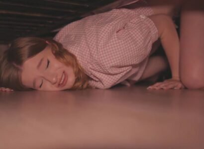 Chịch nát lồn chị kế đang mắc kệt dưới gầm giường - heovl.fr