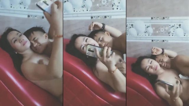 Bị hai chị gái vắt cho kiệt sức em trai chỉ biết nằm im để các chị quay phim - heovl.fr